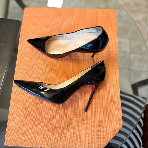 Gently used beautiful authentic red bottoms - Picture 3 of 7